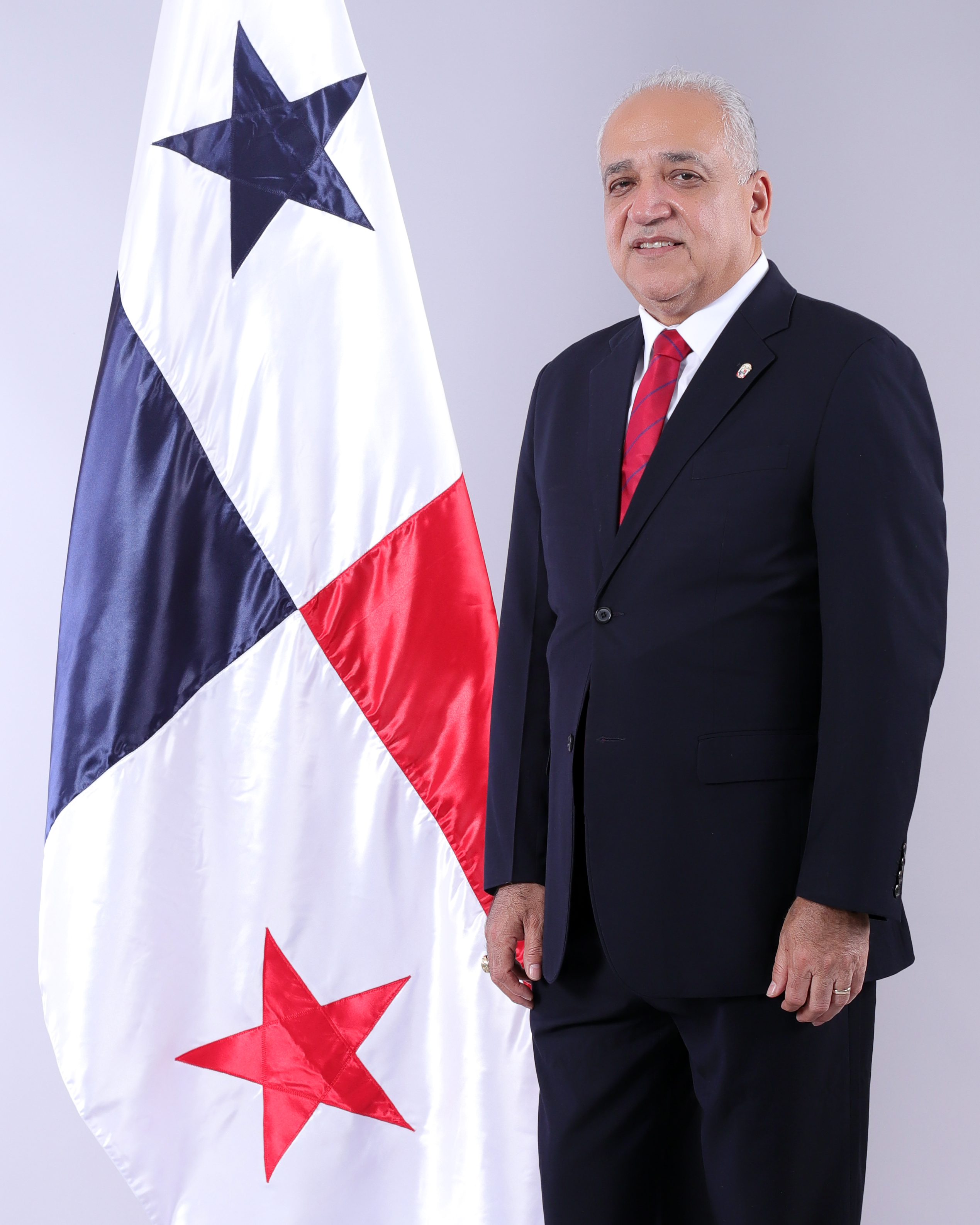 LUIS EDUARDO CAMACHO