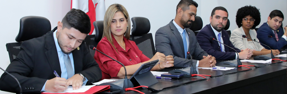 MIEMBROS DE LA BANCADA INDEPENDIENTE VAMOS FIRMAN COMPROMISOS DE TRANSPARENCIA EN LAS COMISIONES QUE PRESIDEN