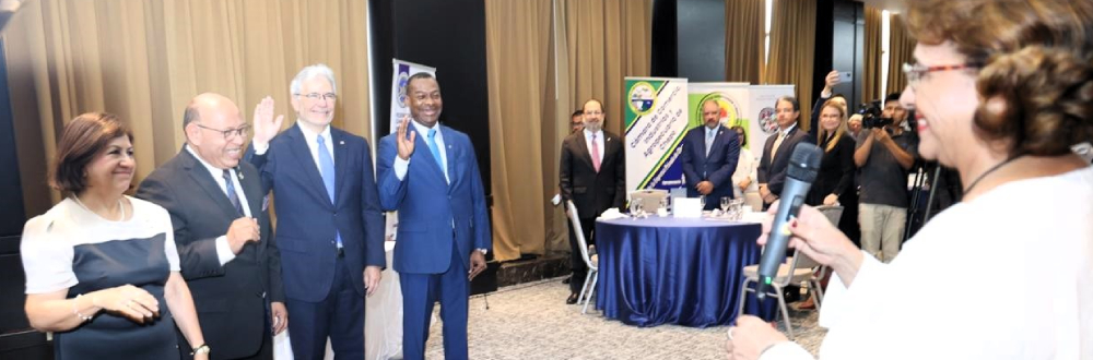 PRESIDENTE DEL LEGISLATIVO EN TOMA DE POSESIÓN DE LA NUEVA JUNTA DIRECTIVA DE FEDECAMARAS