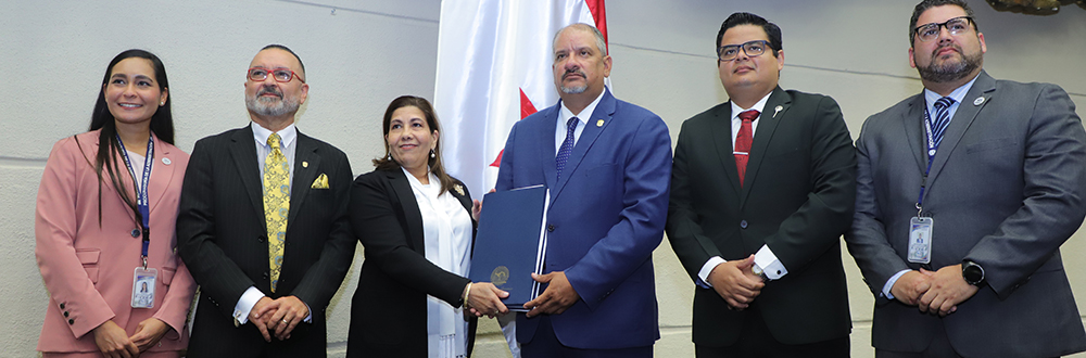 PROCURADORA DE LA ADMINISTRACIÓN PRESENTA PROYECTOS PARA AFIANZAR COMPETENCIAS DE LA INSTITUCIÓN