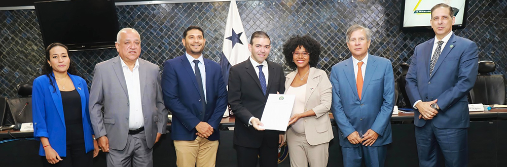 EMBAJADOR DE PANAMÁ EN INDONESIA PRESENTA PLAN DE TRABAJO