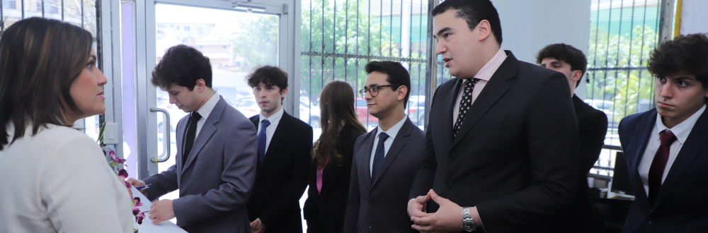 ESTUDIANTES UNIVERSITARIOS PRESENTAN INICIATIVA CIUDADANA