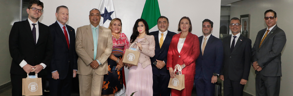 DIPLOMÁTICOS  ITALIANOS VISITAN LA ASAMBLEA NACIONAL