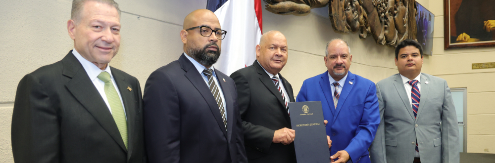 FORTALECEN MARCO JURÍDICO EN DEFENSA DE HÁBITADS DE ARRECIFES CORALINOS Y PASTOS MARINOS 