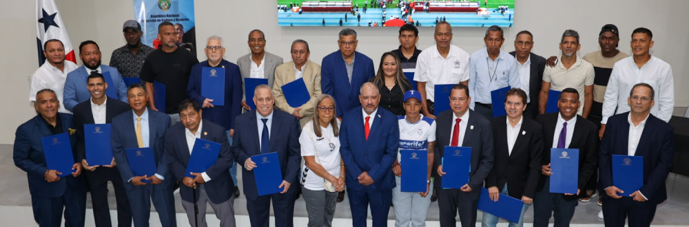 ASAMBLEA NACIONAL RINDE HOMENAJE A FUTBOLISTAS EN SU DÍA