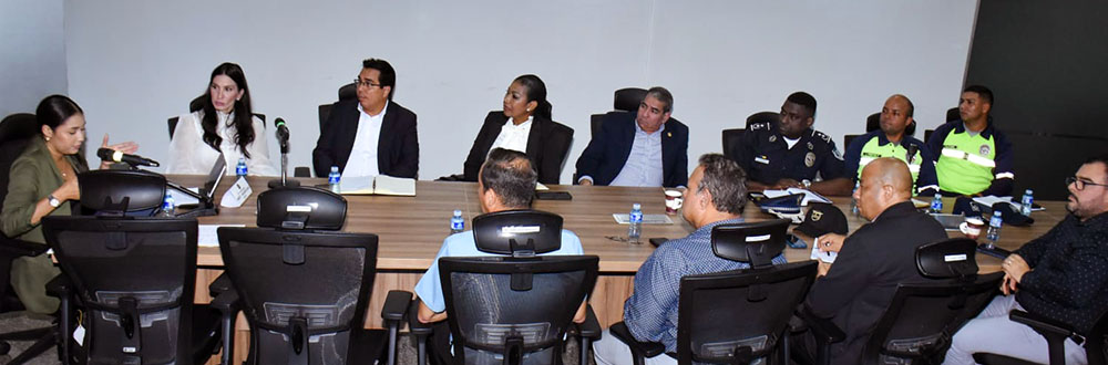 DIPUTADOS BUSCAN REFORZAR LA SEGURIDAD PARA USUARIOS DE LOS CORREDORES Y LA AUTOPISTA PANAMÁ-COLÓN 