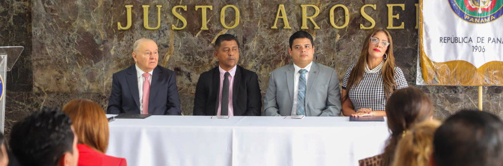 BIBLIOTECA PARLAMENTARIA CELEBRA 103 AÑOS DE EXISTENCIA