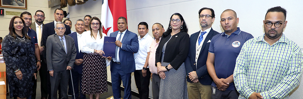 RECIBEN INICIATIVA PARA CREAR CONSEJO SUPERIOR DE TRABAJO